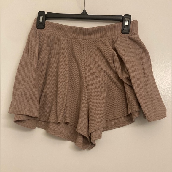 Lulu’s Lounge Shorts - Picture 2 of 4